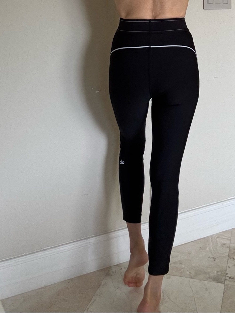 #ALO Yoga Black High-Rise #airlift Leggings with white piping 7/8 length